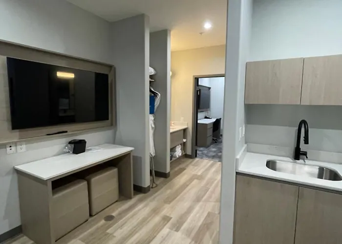 Home Inn & Suites Regina Airport